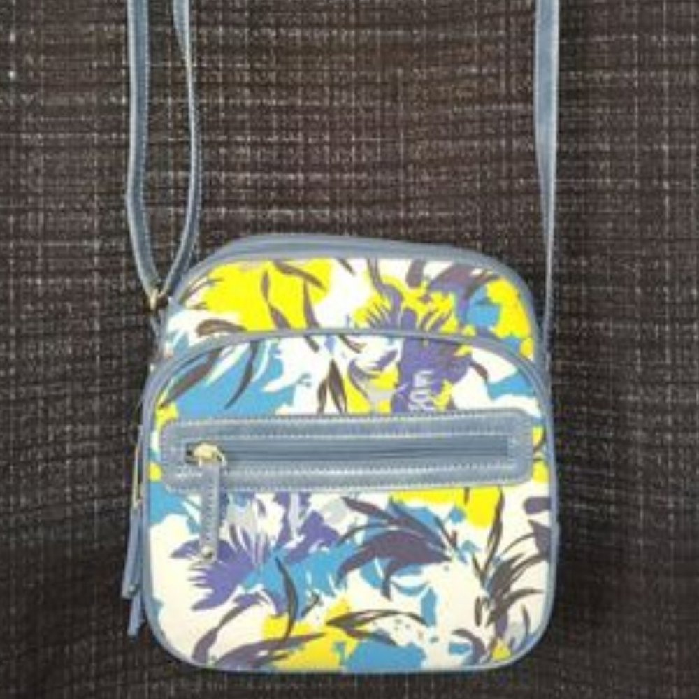 Handbag with organizer
